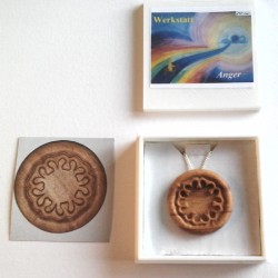 Symbolbild: Amulett des Planetensiegel Sonne: Vollholz Buche, Verpackung und Beilage